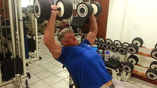 Distensioni con Manubri per Pettorali da Campione di Roberto Eusebio