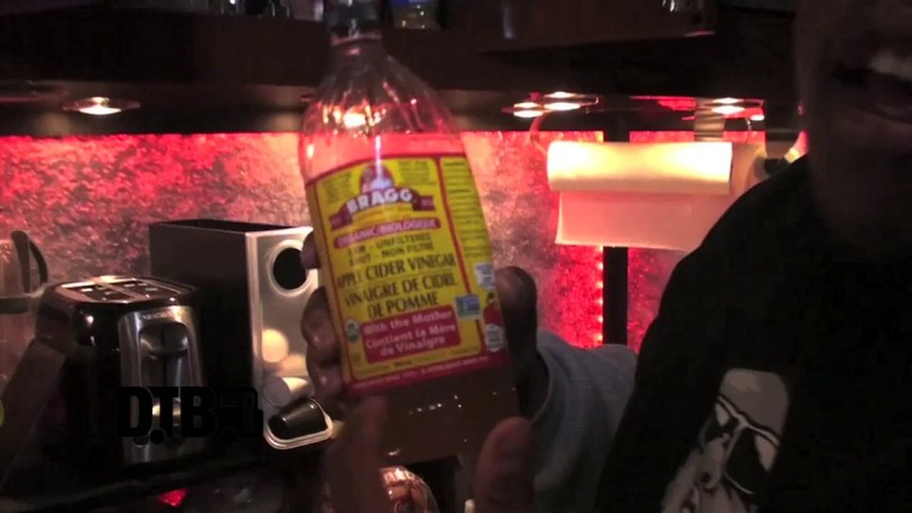 Tech N9ne (feat. Krizz Kaliko) - BUS INVADERS Ep. 520