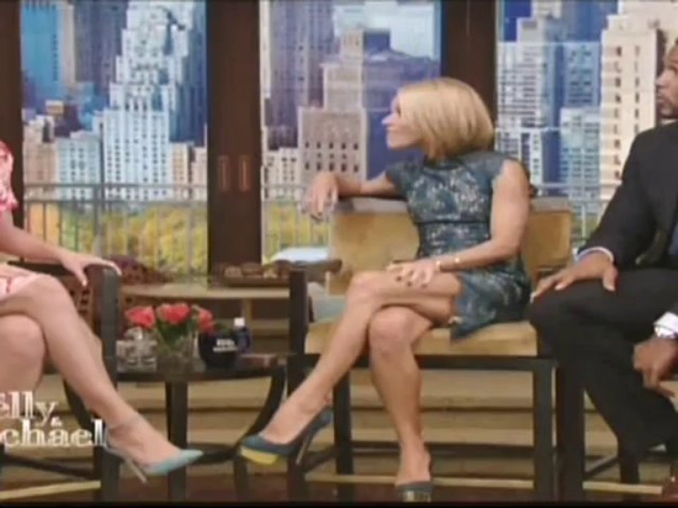 Kelly Ripa Hot Legs