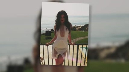 Kylie Jenner porte une robe révélatrice pendant une séance photo avec sa famille
