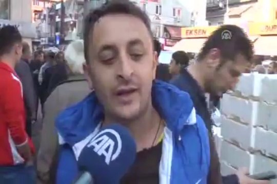 Müzik eşliğinde torbası 5 liraya hamsi