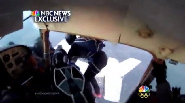 Amazing airplane Crash : 2 planes with 4 skydivers collide!