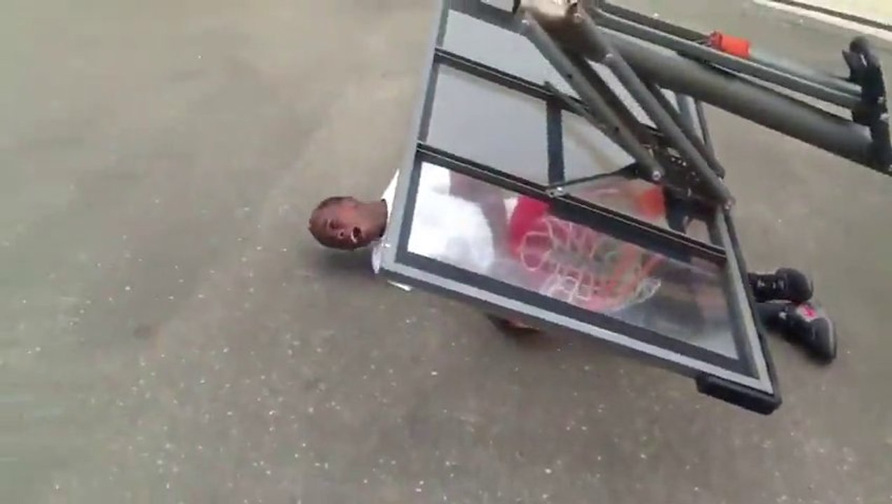 Amazing BASKET-BALL FAIL : Slam Dunk Fail!
