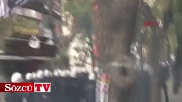 YÖK'ü protesto eden gruba polis müdahalesi!