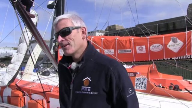How do the singlehanded skippers avoid the collisions at sea? - IMOCA 60 boats