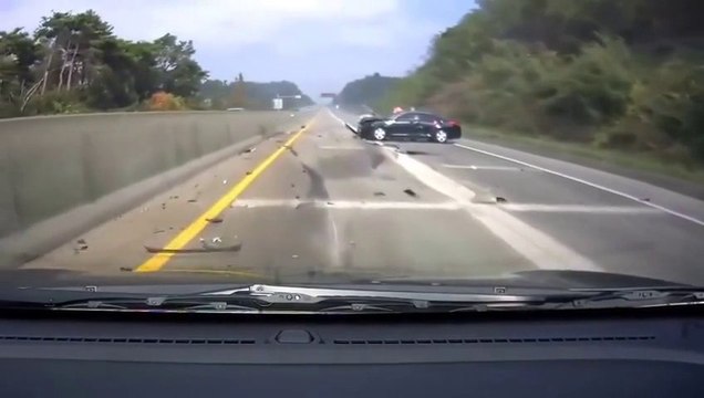 II s'endort au volant et provoque un accident de voiture terrible!