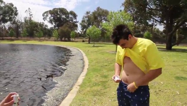 Challenge Débile : mettre du poivre, de la sauce piquante et Chili sur ses parties intimes... Tarés!