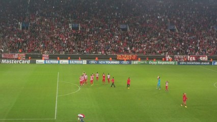 Το θερμό χειροκρότημα στο φινάλε του αγώνα με την Μπενφίκα