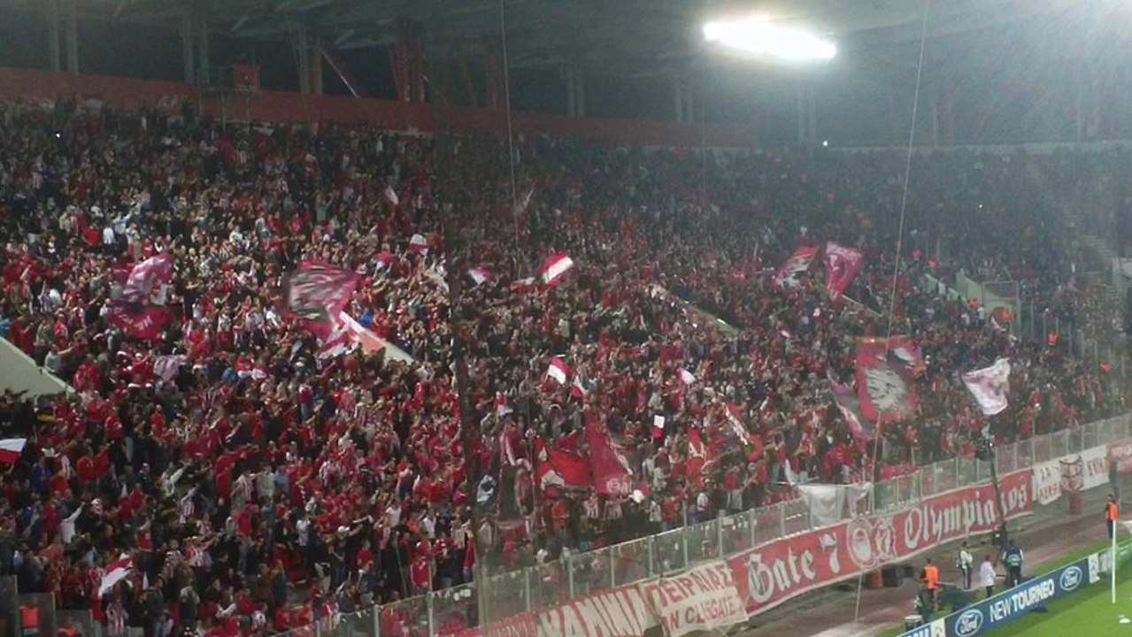 "Ολυμπιακός, Ολυμπιακός" στο ματς με την Μπενφίκα