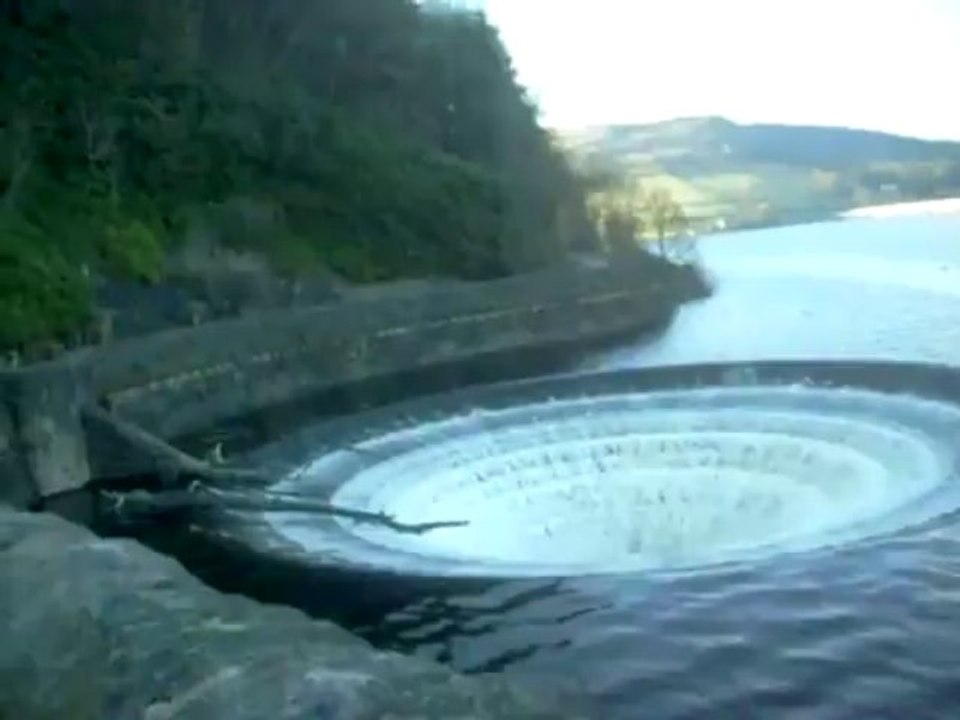ladybower dam -
