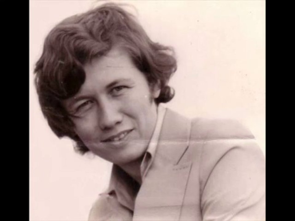 Esin Engin - KISKANIYORUM