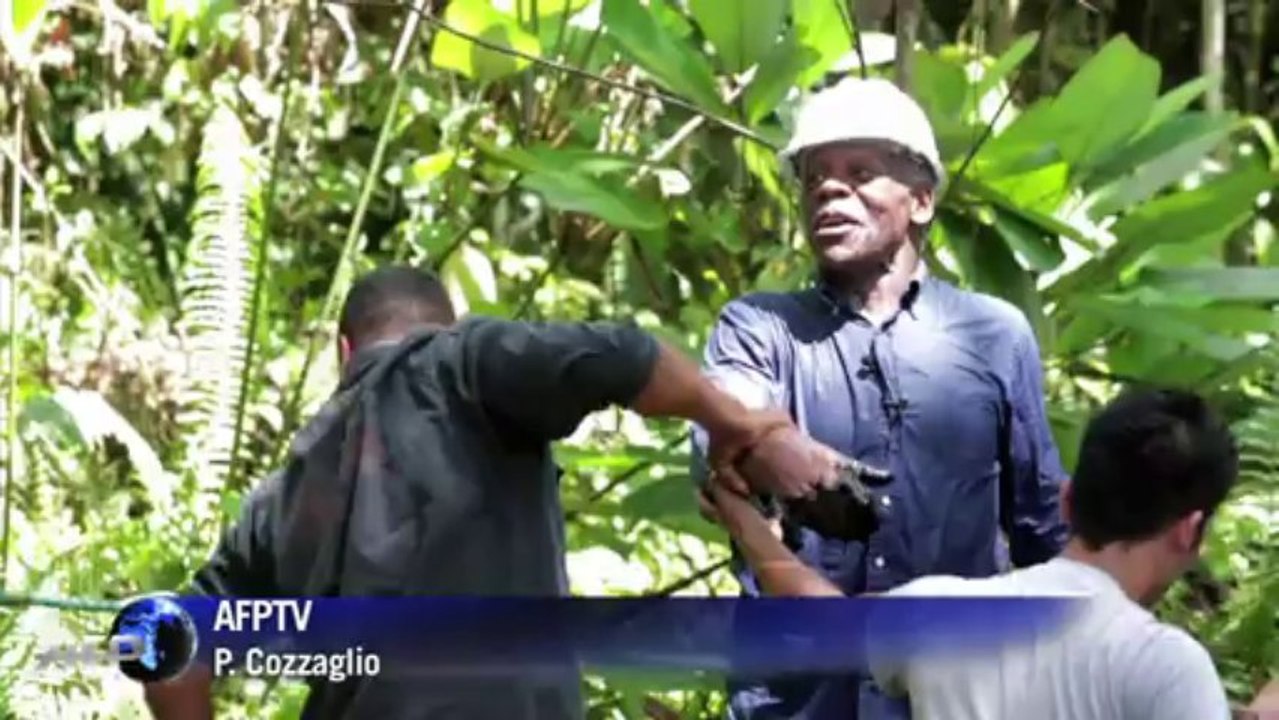 US actor Danny Glover supports anti-Chevron campaign in Ecuador