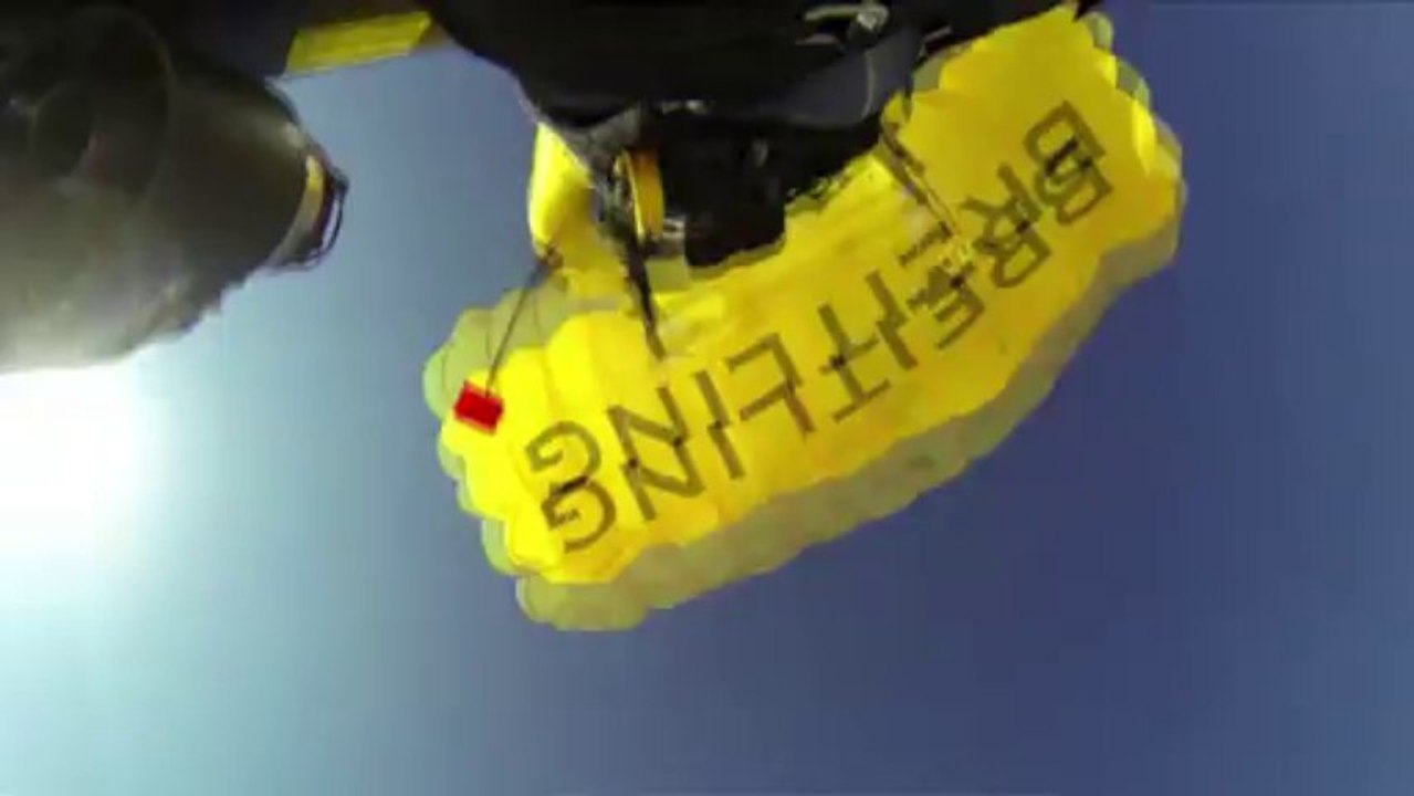 Spektakulär: 'Jetman' umfliegt japanischen Berg Fuji