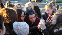 One Direction Harry Styles Mobbed By Fans On London Airport