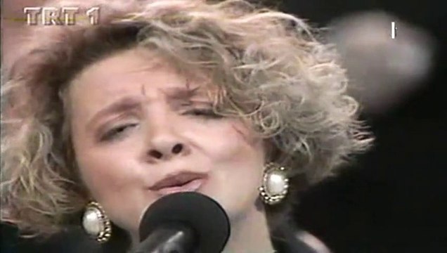 Esma Başbuğ ♫ Yıllardır Bekliyorum Bir Gün Dönersin Diye.HD