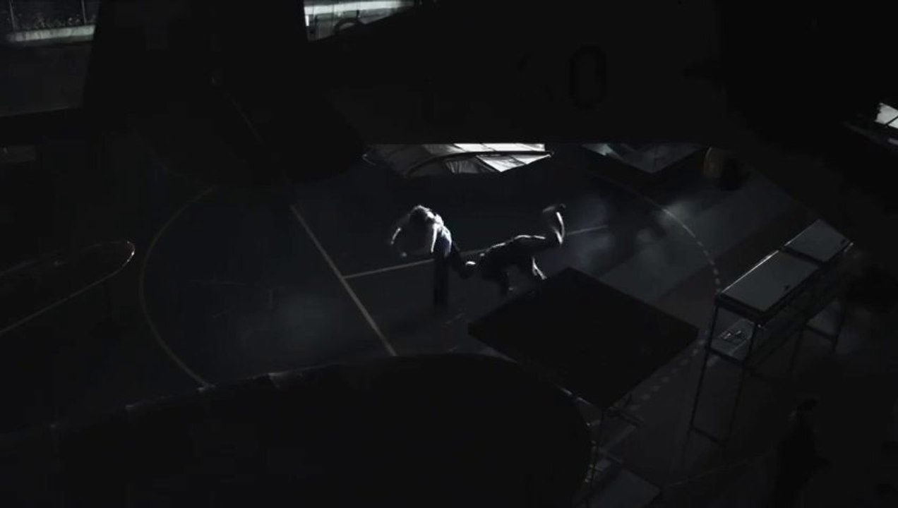 Parkour et Freerun dans un musée après la fermeture de portes. Enorme!