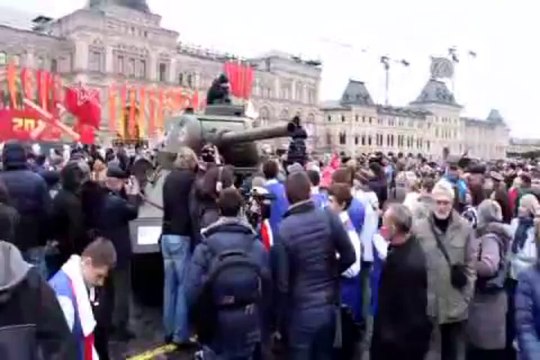 Sovyet askerleri Kızıl Meydan'da