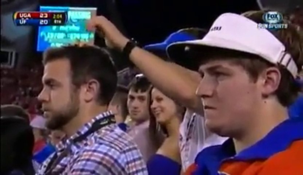 Jeu débile : mettre des cacahuètes sur la tête de son pote.