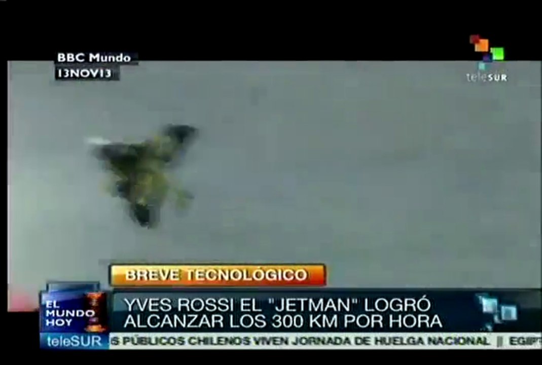 Yves Rossy logra volar alrededor del Monte Fuji en Japón