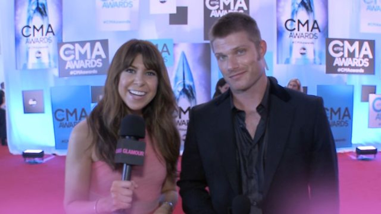 Red Carpet Roundup - Nashville's Chris Carmack and Glamour's Jessica Radloff Talk to Country Music's Biggest Stars on the CMAs Red Carpet