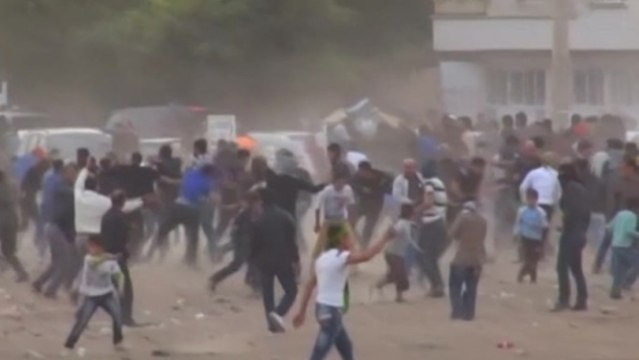 Turkish police fire tear gas as Kurds protest Syrian wall