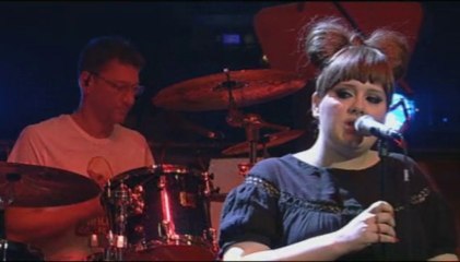 Adele - Chasing Pavements on TV Total (10.04.2008)