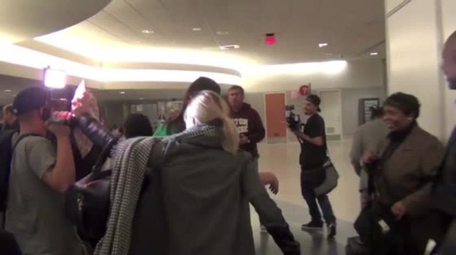 Kristen Bell Hits Photographer in LAX