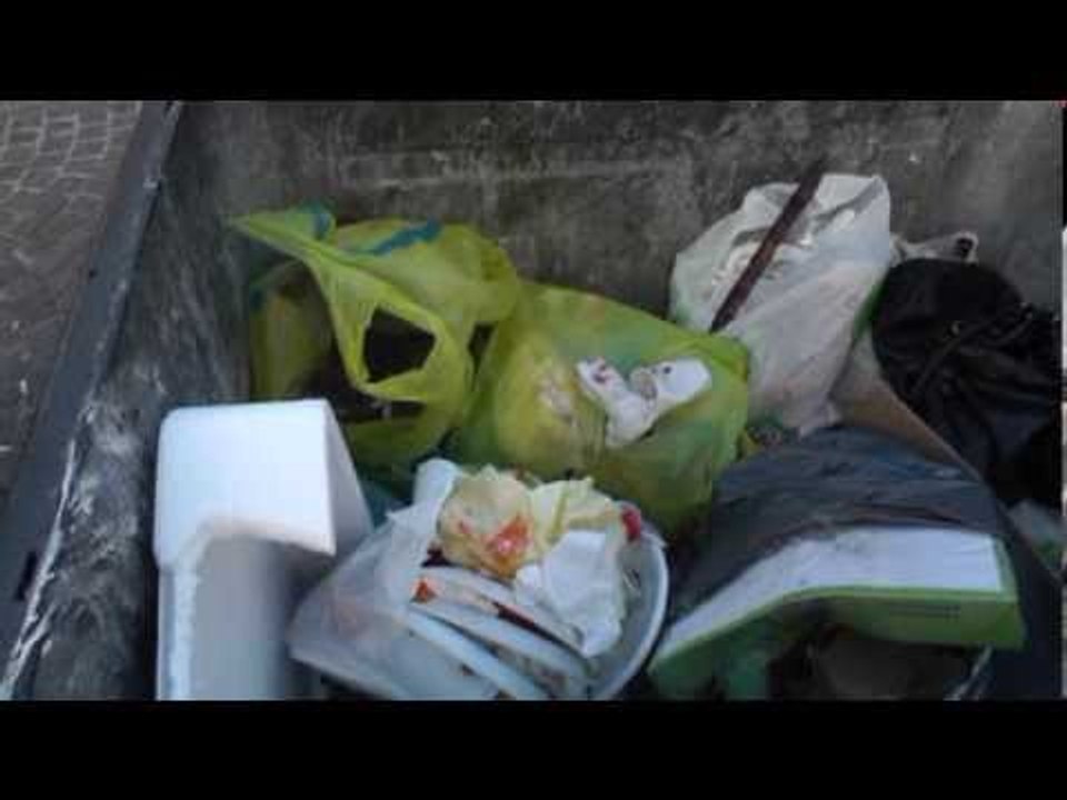 Napoli - Flop della raccolta differenziata a Fuorigrotta (07.11.13)