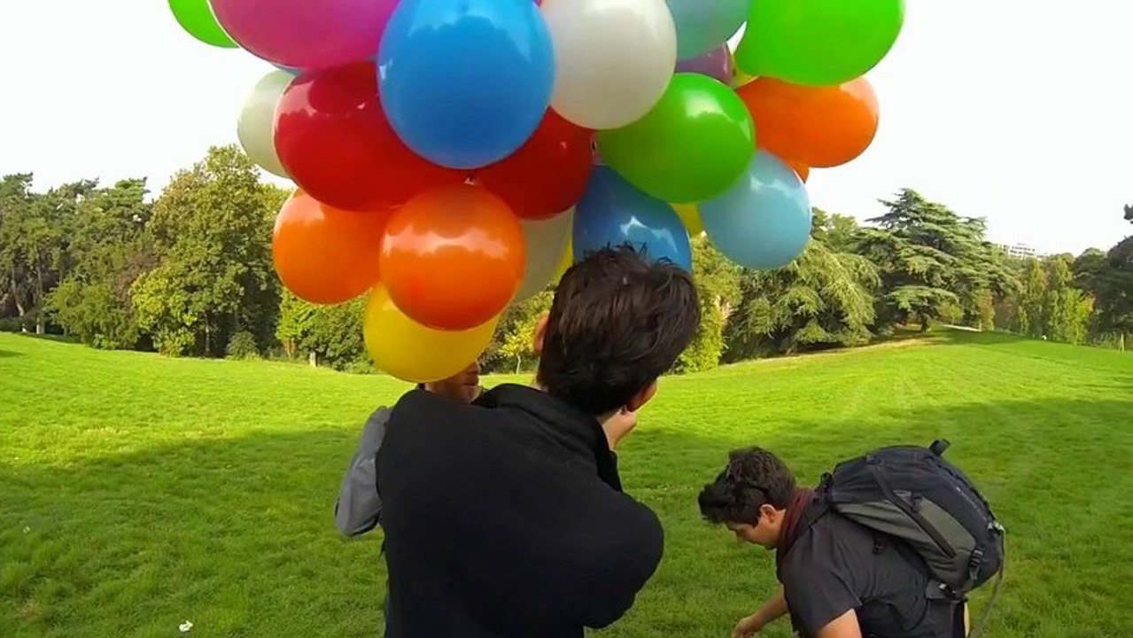 "Upstragram" : survoler Paris avec des ballons...