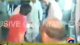 Afridi Beats His Fan on AirPort