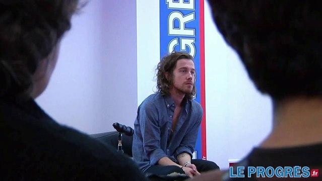 Lyon : Julien Doré offre 2 titres en acoustique à ses fans