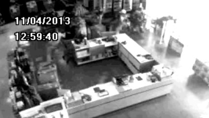 Watch a Flash Mob Steal Entire Racks of Merch in Under 30 Seconds