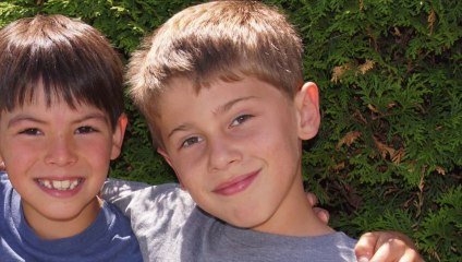 Émile B. présente son ami Alex P.  Par M Blais