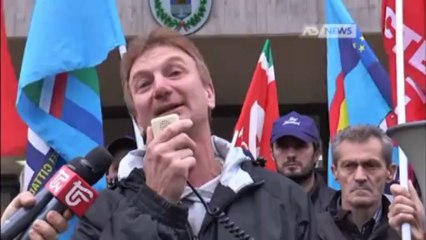 IDEAL STANDARD. LAVORATORI IN MUNICIPIO