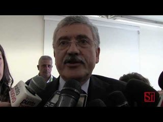 Napoli - D'Alema: "Su tesseramento solo menzogne". E critica Renzi (08.11.13)