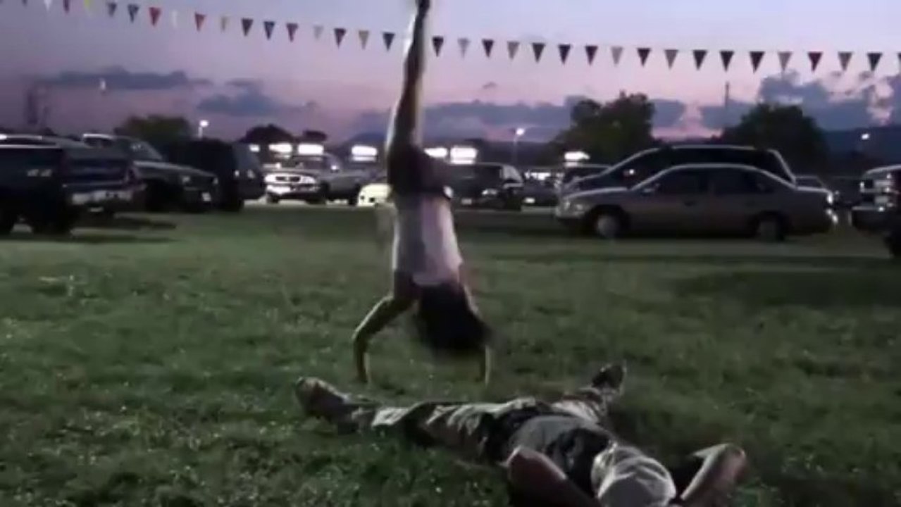 Se faire sauter sur les parties intime par une gymnaste... Backflip sur les NUTS...