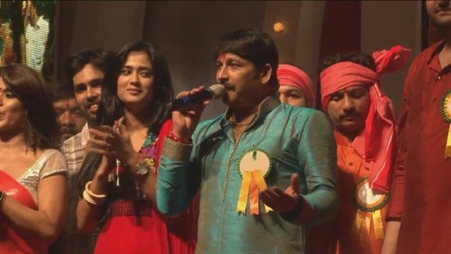 Manoj Tiwari & Shweta Tiwari Celebrates Chhath Puja !