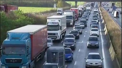 La fronde contre l'écotaxe s'éternise et fait des émules en France