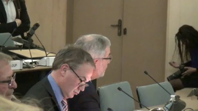 Jean-Marie ROLLAND met les pendules à l'heure