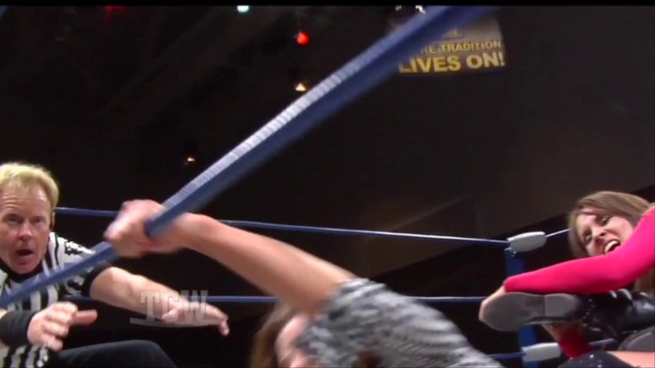 TCW - Mickie James vs. Cheerleader Melissa