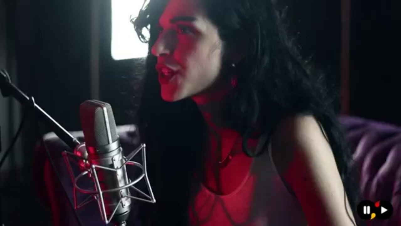 Kıvılcım Ural - Şarkıcı Kadın (Video klip)