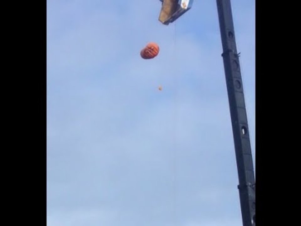 Newfoundland drops a 500-pound pumpkin
