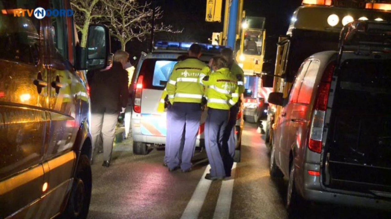 Twee lichamen gevonden in autowrak bij Groningen - RTV Noord