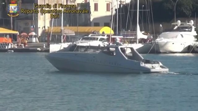 Bari - ROAN, soccorso gommone in avaria (08.11.13)