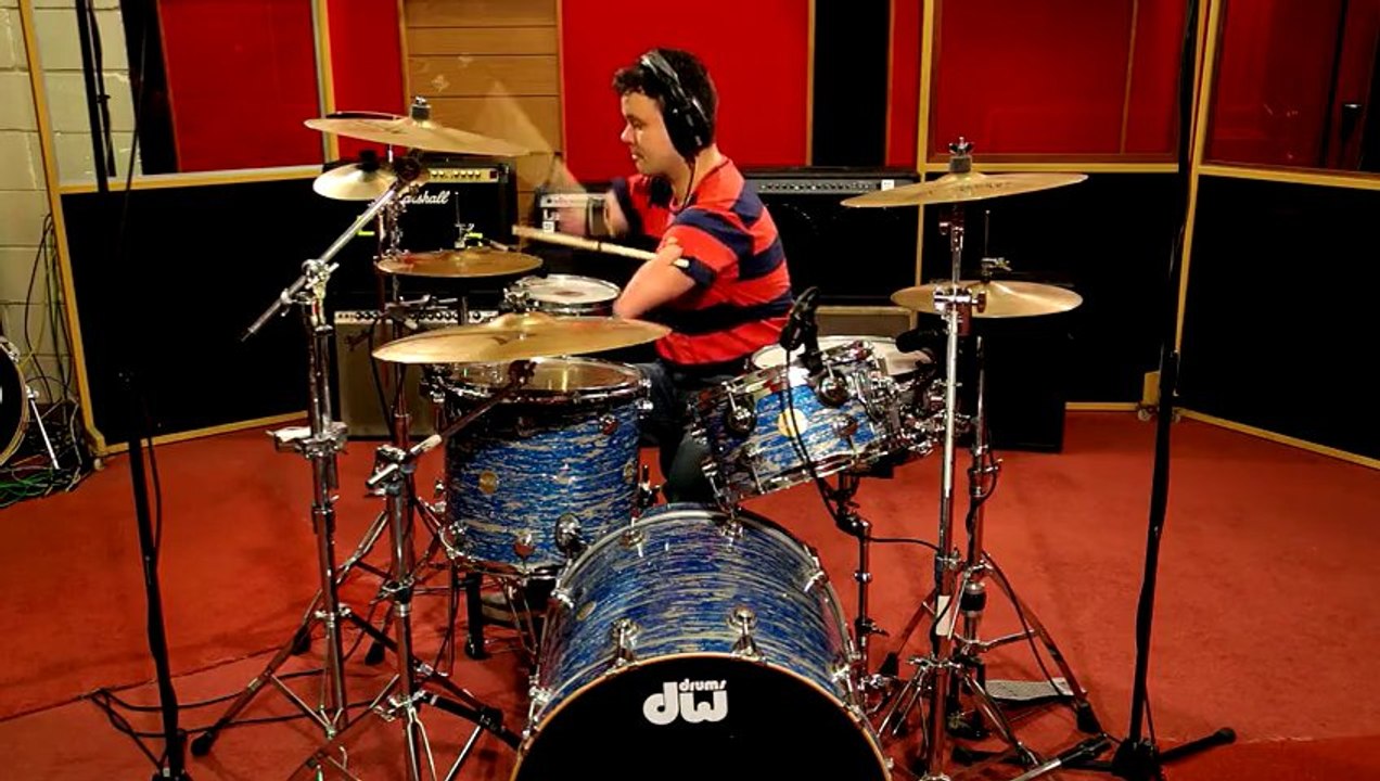 ‘Disabled Drummer’ With No Hands Covers ‘Everlong’ On The Drum