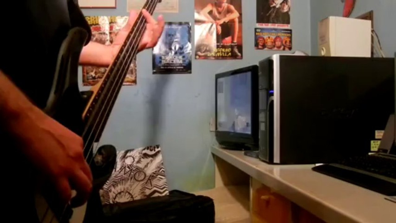 Van Halen - Ain't talking bout' love (Bass cover)