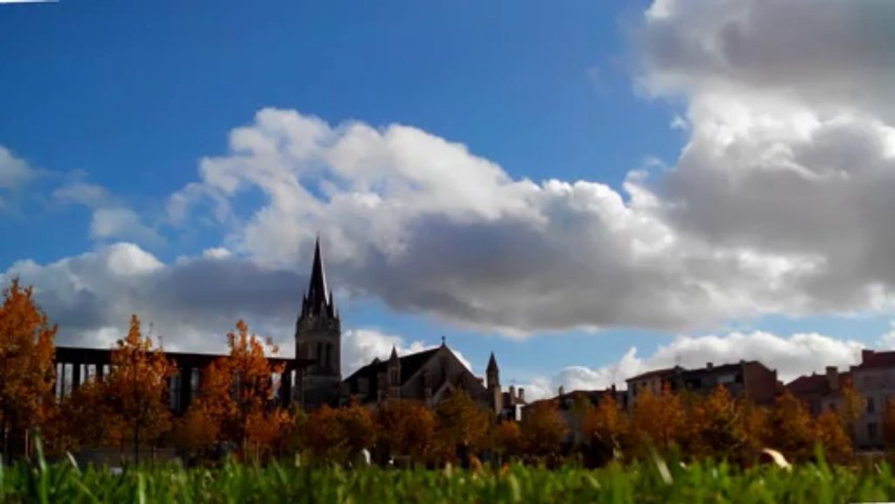 Niort place de la Breche timelapse ciel_youtube