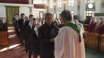 Des catholiques sud-coréens assistent à une messe à Pyongyang