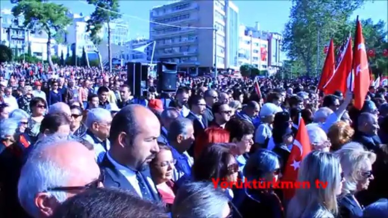 10 KASIM 2013 saat 9.5 geçe ATATÜRK'Ü ANMA SAYGI DURUŞU VE İSTİKLAL MARŞI. ANTALYA CUMHURİYET MEYDANIDIR.