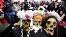 Cráneos que protegen hogares bolivianos